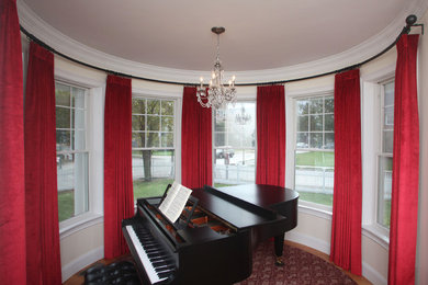 На фото: парадная, изолированная гостиная комната среднего размера в классическом стиле с бежевыми стенами, паркетным полом среднего тона и коричневым полом без камина, телевизора