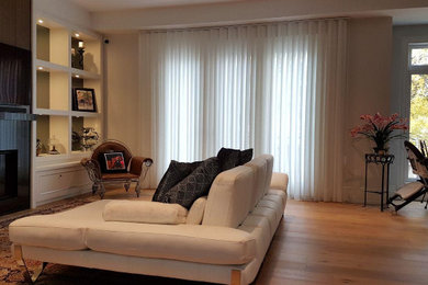 Mid-sized elegant living room photo in Toronto