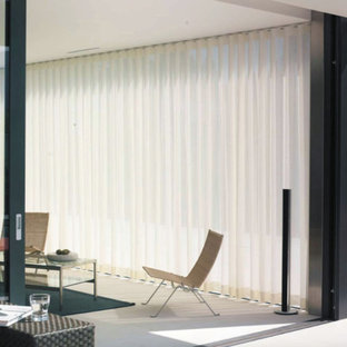 Idee per un grande soggiorno minimalista chiuso con sala formale, pareti beige, pavimento in marmo, nessun camino, nessuna TV e pavimento bianco