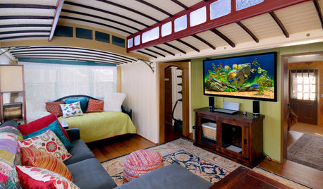 Houzz TV: See a Funky Beach Home Made From Old Streetcars
