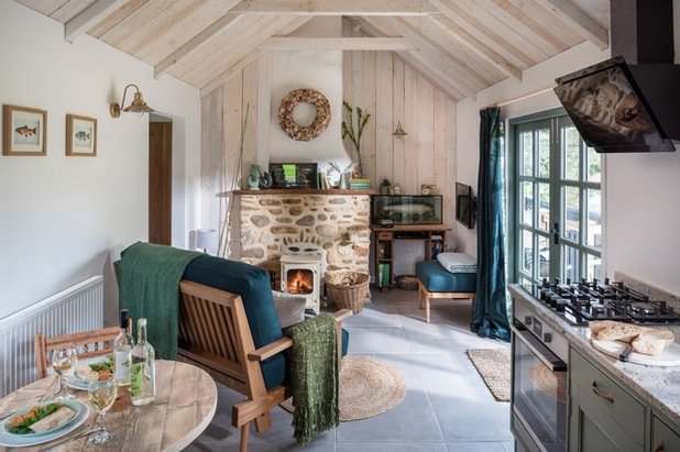 Farmhouse Living Room by Unique Homestays