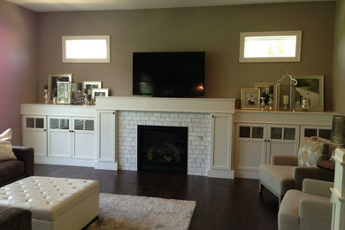Example of a transitional living room design in Cedar Rapids