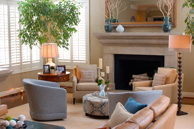 Example of a transitional living room design in St Louis