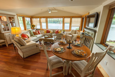 Elegant living room photo in Bridgeport