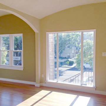 Dining/living room in large unit