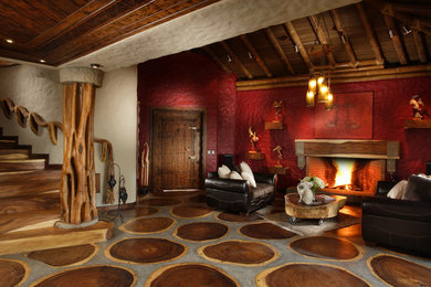 Foto de salón ecléctico con paredes rojas