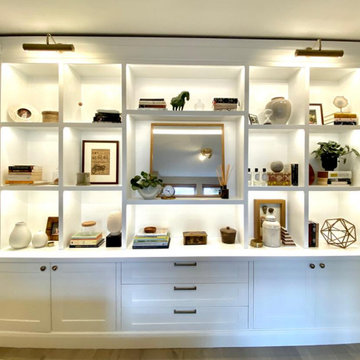 Display cabinet with lighting