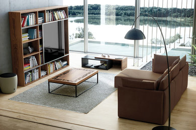 На фото: двухуровневая гостиная комната среднего размера в стиле модернизм с с книжными шкафами и полками, серыми стенами, светлым паркетным полом и отдельно стоящим телевизором без камина с
