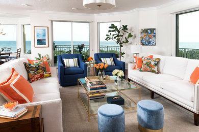 Foto di un soggiorno stile marino aperto con sala formale, pareti bianche e nessun camino