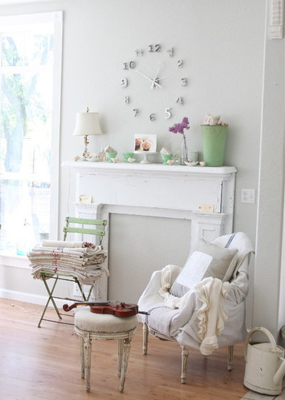 Shabby-chic Style Living Room by Dreamy Whites