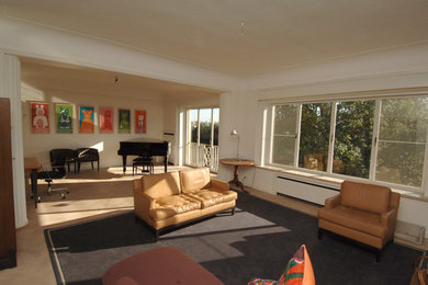 Example of a classic living room design in Other