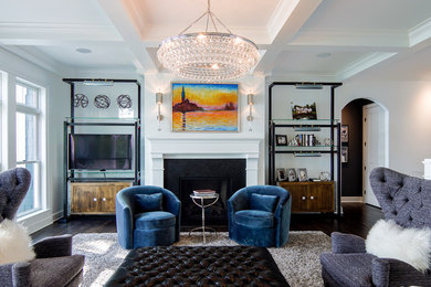 クリーブランドにある高級な広いエクレクティックスタイルのおしゃれなLDK (白い壁、濃色無垢フローリング、標準型暖炉、据え置き型テレビ、茶色い床) の写真