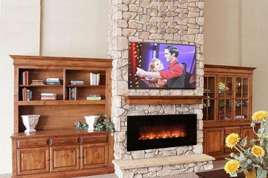 Imagen de salón para visitas abierto tradicional grande con paredes beige, moqueta y televisor colgado en la pared