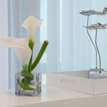 Emilio Robba Calla Lily in Glass Cube