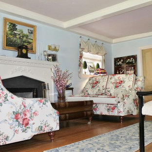 Inspiration for a timeless living room remodel in Los Angeles
