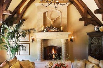 サクラメントにあるラグジュアリーな広いトラディショナルスタイルのおしゃれなリビング (ベージュの壁、ライムストーンの床、石材の暖炉まわり、標準型暖炉) の写真