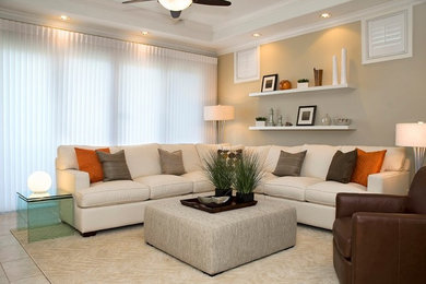 Пример оригинального дизайна: парадная, изолированная гостиная комната среднего размера в стиле модернизм с серыми стенами, полом из керамической плитки и серым полом без камина, телевизора