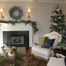 Traditional Living Room Finishing Touches- Junior League of Palo Alto-Mid Peninsula Holiday House Tour