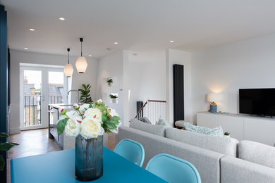 Inspiration for a classic living room in London.