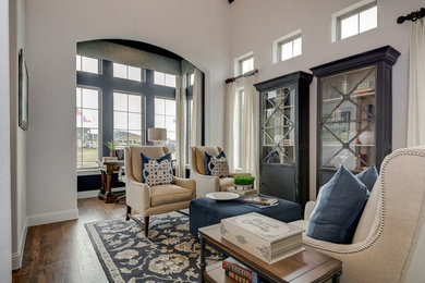 Design ideas for a classic living room in Dallas.