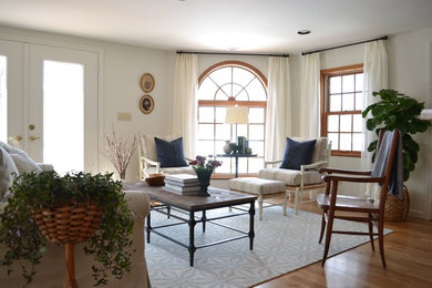 Design ideas for a traditional living room in Bridgeport.
