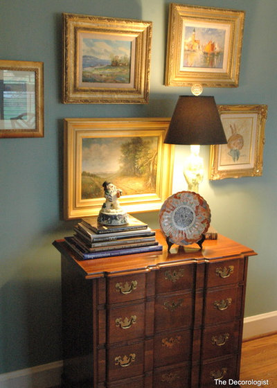 Traditional Living Room by Kristie Barnett, The Decorologist