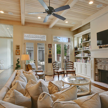 Fully Featured Kitchen & Family Room