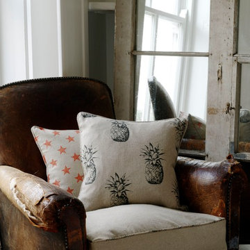 Fun Linen Fabrics - Pineapple Cushion