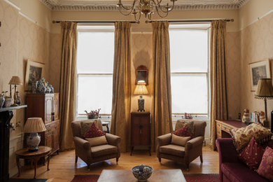 Inspiration for a traditional living room in Edinburgh.