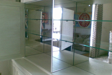 Glass shelves, table tops and mirrors