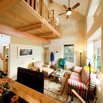 Green Cottage - family room with loft above