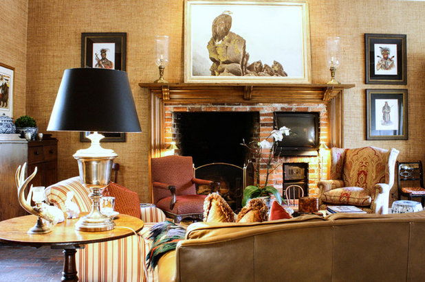 Traditional Living Room by Mina Brinkey