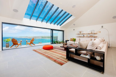 Modernes Wohnzimmer in Cornwall