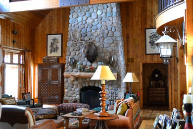 Mountain style living room photo in Milwaukee