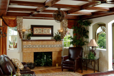 Example of a tuscan living room design in Melbourne