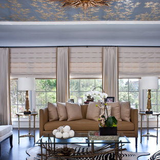 Inspiration pour un très grand salon traditionnel avec un mur bleu.