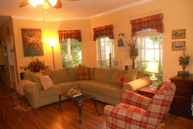 Living room - traditional living room idea in Houston