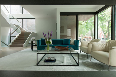 This is an example of a contemporary living room in Chicago.