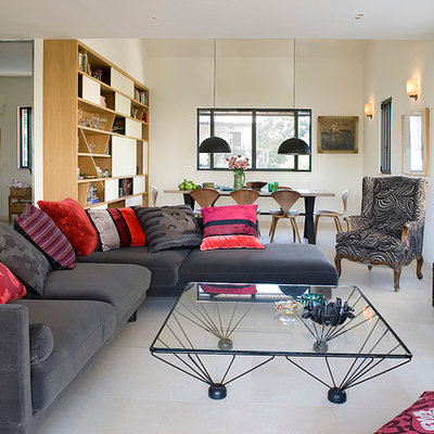 Living room - eclectic living room idea in Tel Aviv with beige walls