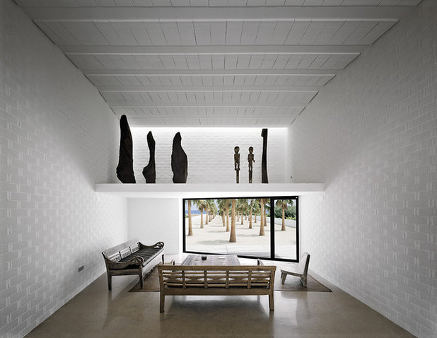 Contemporary Living Room by ESCURA ARQUITECTOS