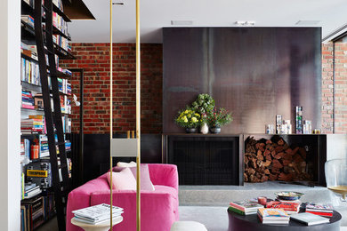 Mittelgroßes, Offenes Modernes Wohnzimmer mit Kamin und Kaminumrandung aus Metall in Melbourne