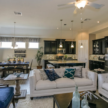 Houston, Texas | Westover Park - Premier Palm Living Room