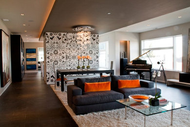 Свежая идея для дизайна: открытая гостиная комната в современном стиле с музыкальной комнатой и акцентной стеной - отличное фото интерьера