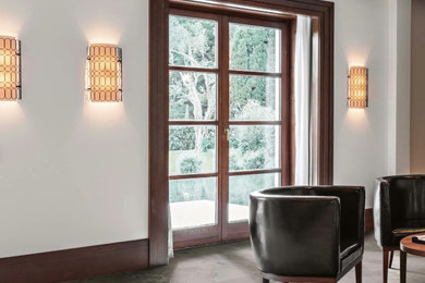 Foto de salón para visitas clásico renovado con paredes blancas, suelo de pizarra y suelo gris