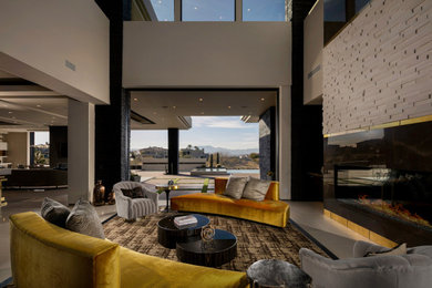 Foto de salón abierto de estilo americano extra grande con paredes beige y chimenea lineal