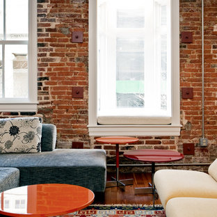 Eklektisches Wohnzimmer mit roter Wandfarbe in Baltimore