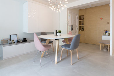 Immagine di una sala da pranzo moderna di medie dimensioni con pareti bianche e pavimento in cemento