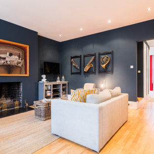 This is an example of a medium sized contemporary living room in London.