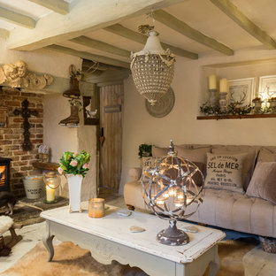 Esempio di un soggiorno shabby-chic style