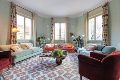 Immagine di un ampio soggiorno boho chic aperto con pareti verdi, pavimento in marmo, sala formale e pavimento grigio